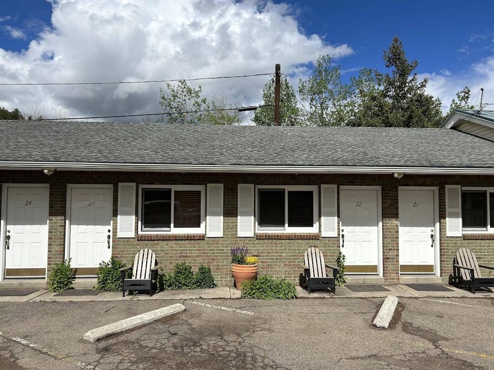 Columbine INN photo 13