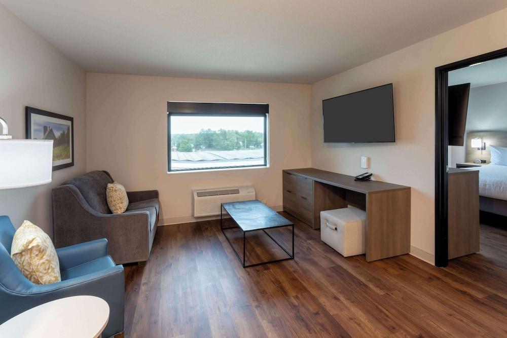 GrandStay Hotel & Suites photo 13