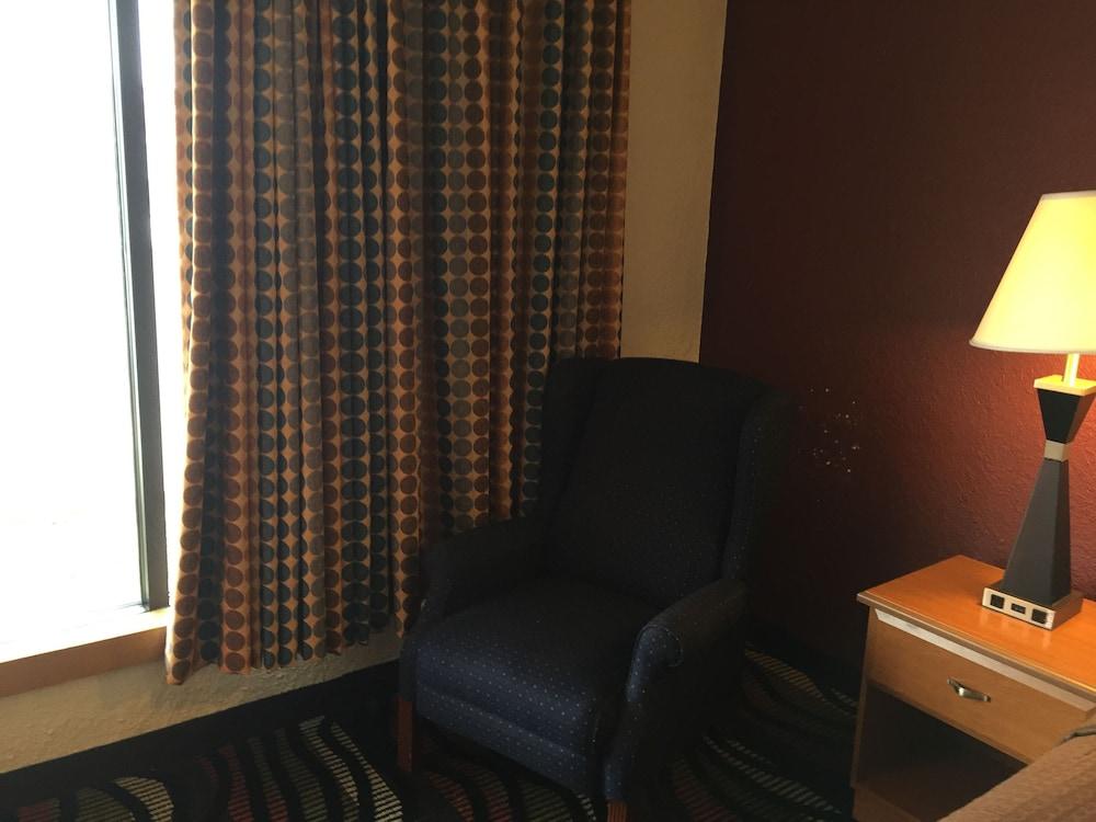 Town and Country Motel photo 7