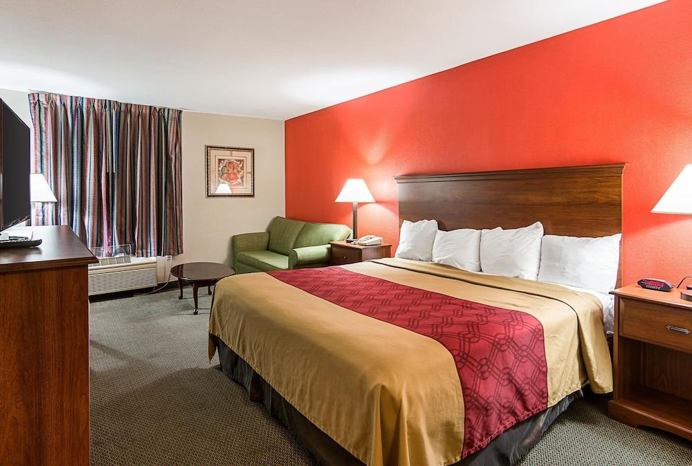 Econo Lodge Andrews Air Force Base photo 15