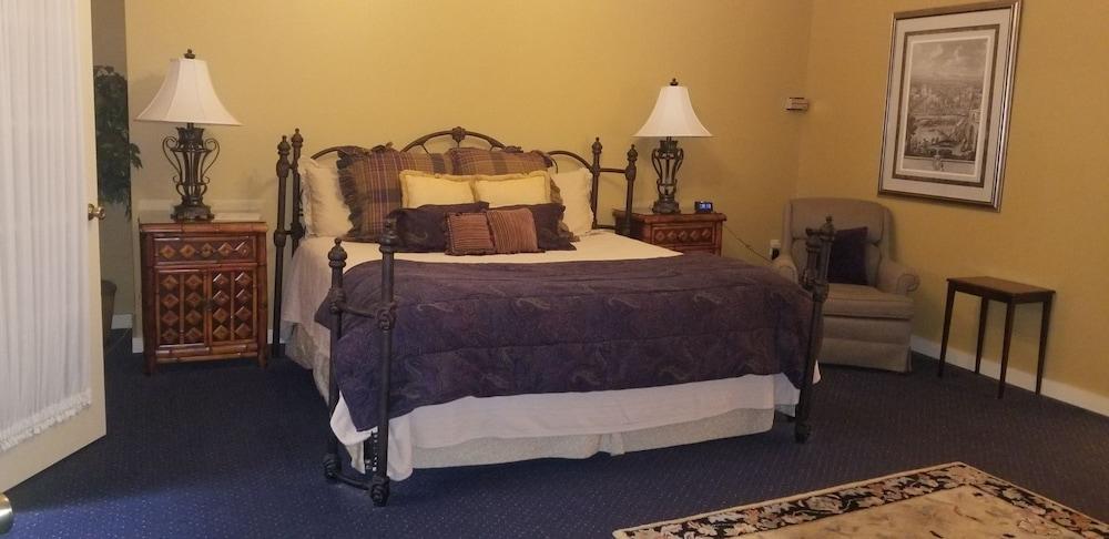 Downtown Guest Quarters Hotel photo 16