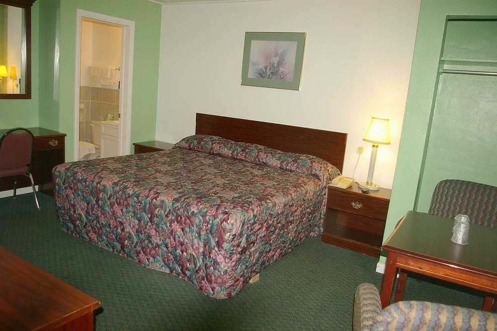 Kenwood Motel photo 11