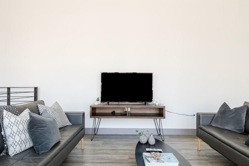 Abode Los Angeles - Downtown South Park photo 47