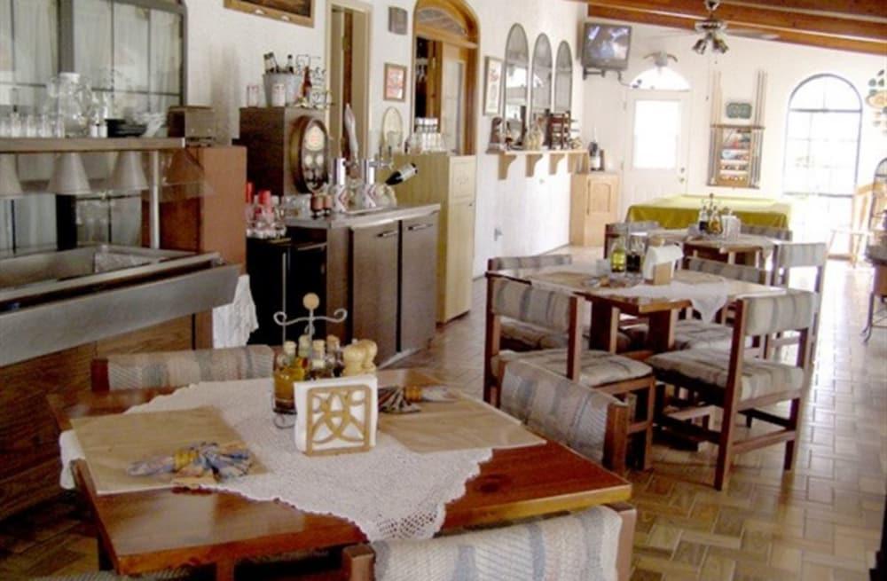 Tavares Inn photo 17