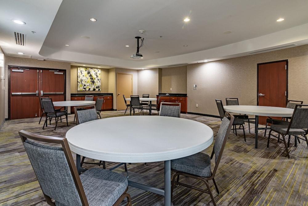Courtyard by Marriott Brunswick photo 9