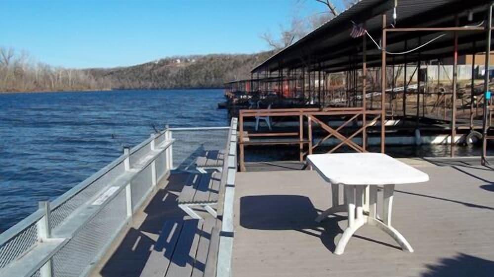 Taneycomo Lakefront Resort photo 19
