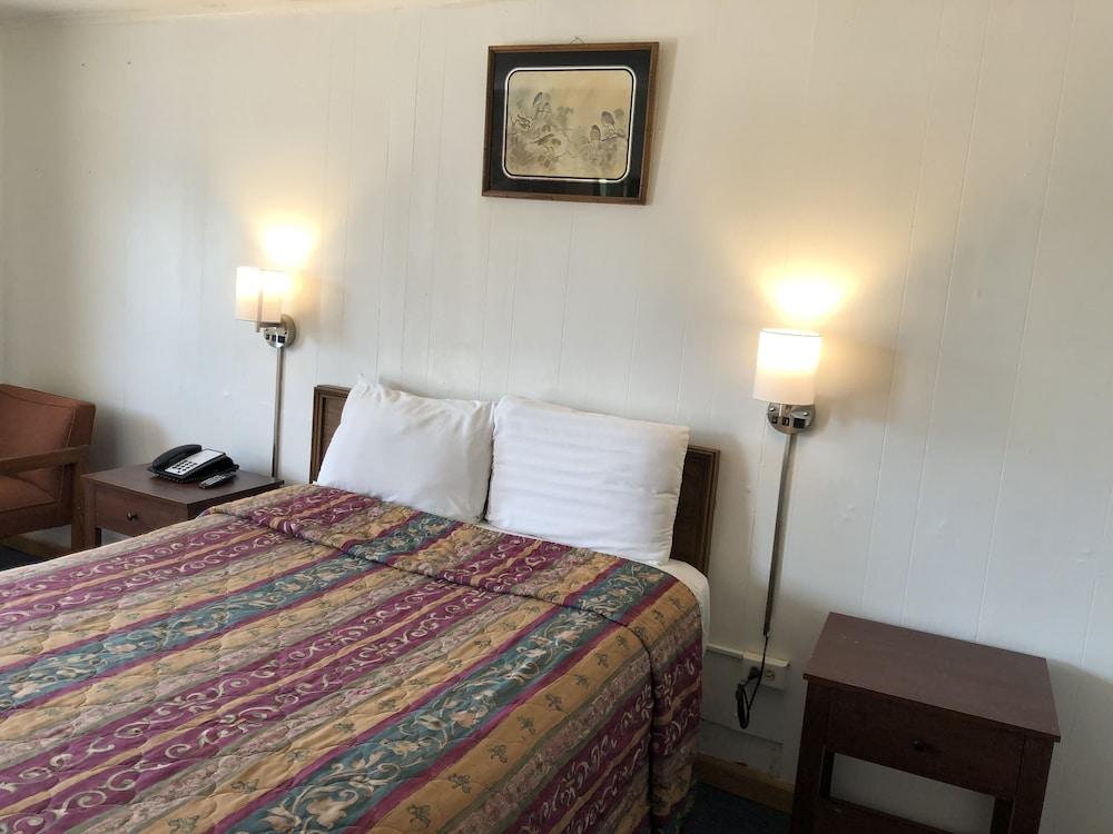 Deep Well Motel photo 8