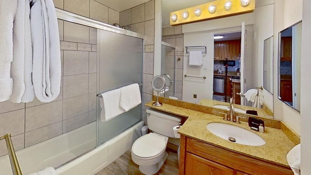 The Crestwood Condominiums photo 81