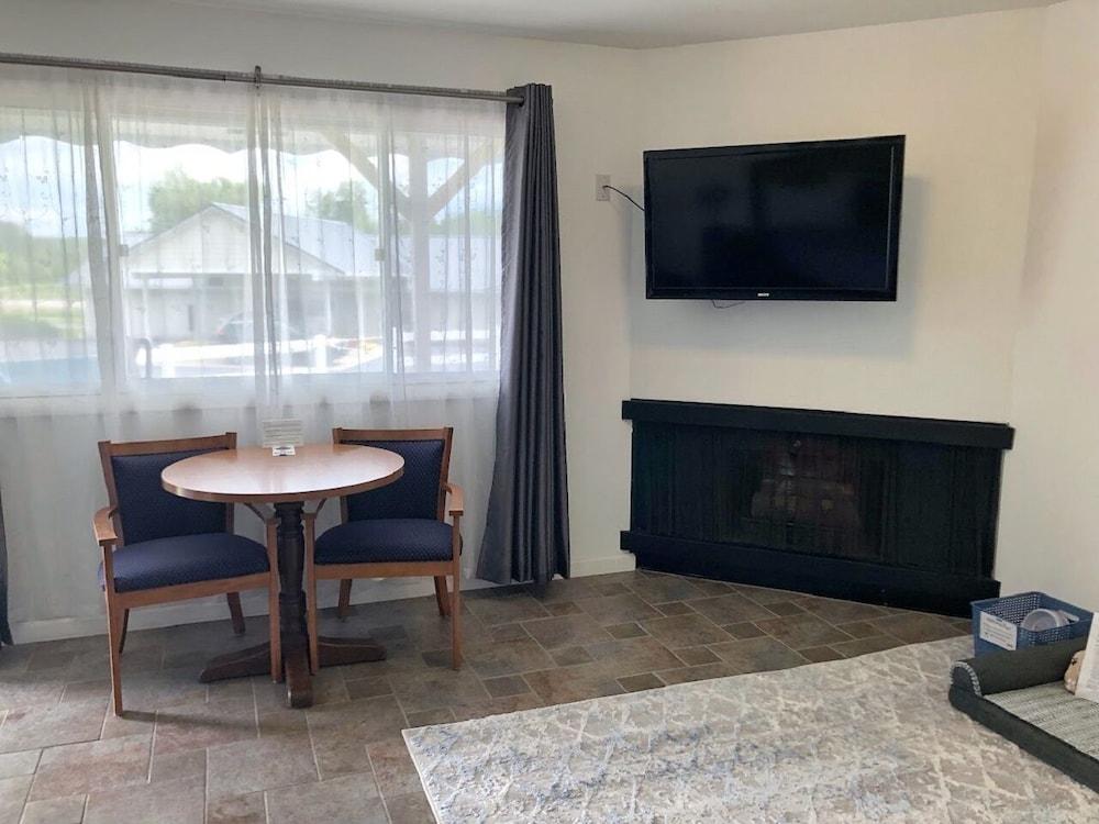 Waterway Inn photo 34