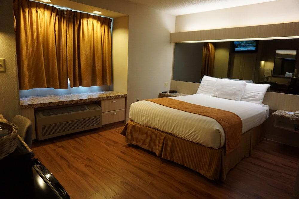 CenterWay Hotel Tonawanda photo 4