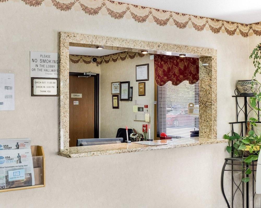 Econo Lodge Grand Forks near University photo 10