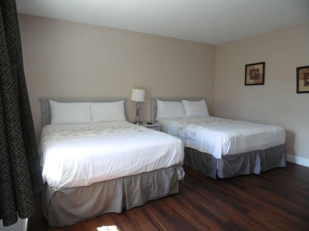 Elsinore Hot Springs & Lodge photo 75