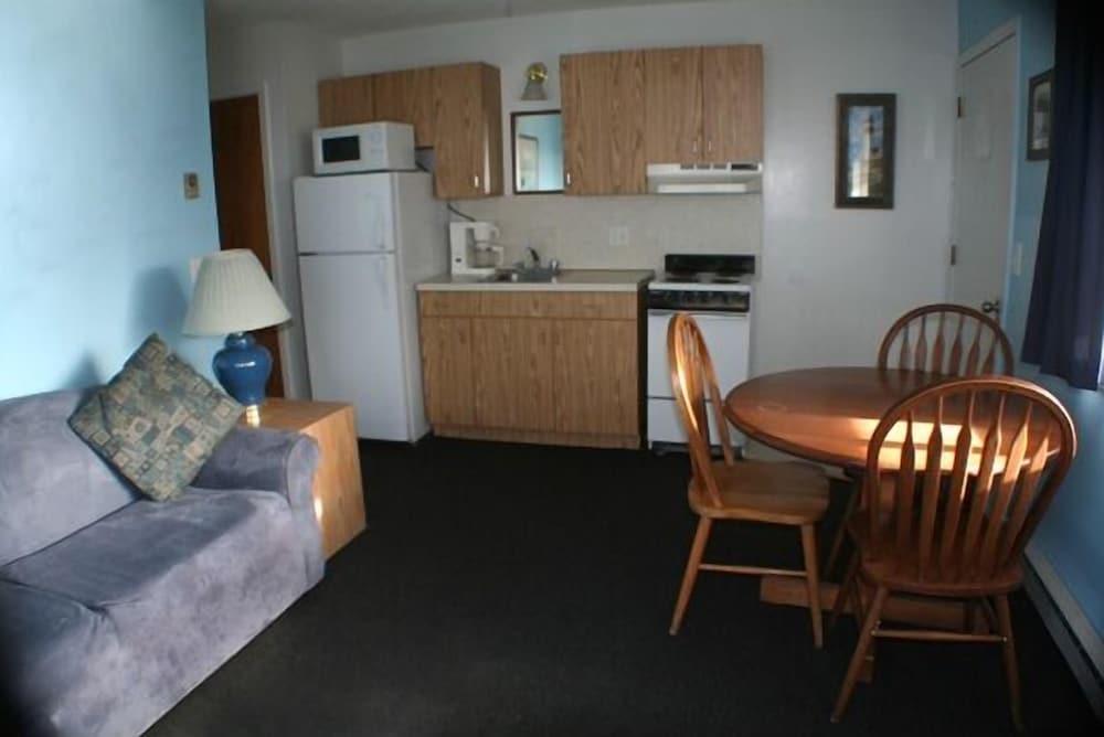 Montauk Oceanside Suites photo 54