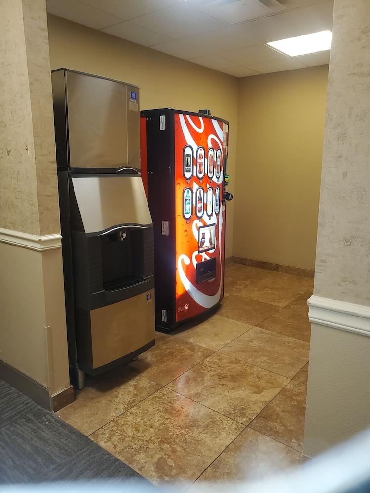 Spark by Hilton Phoenix East Mesa photo 23