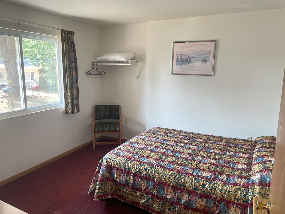 Lakeside Motel photo 47
