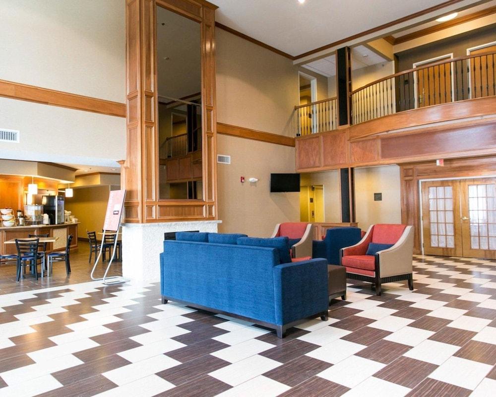 Comfort Suites Benton Harbor - St. Joseph photo 5