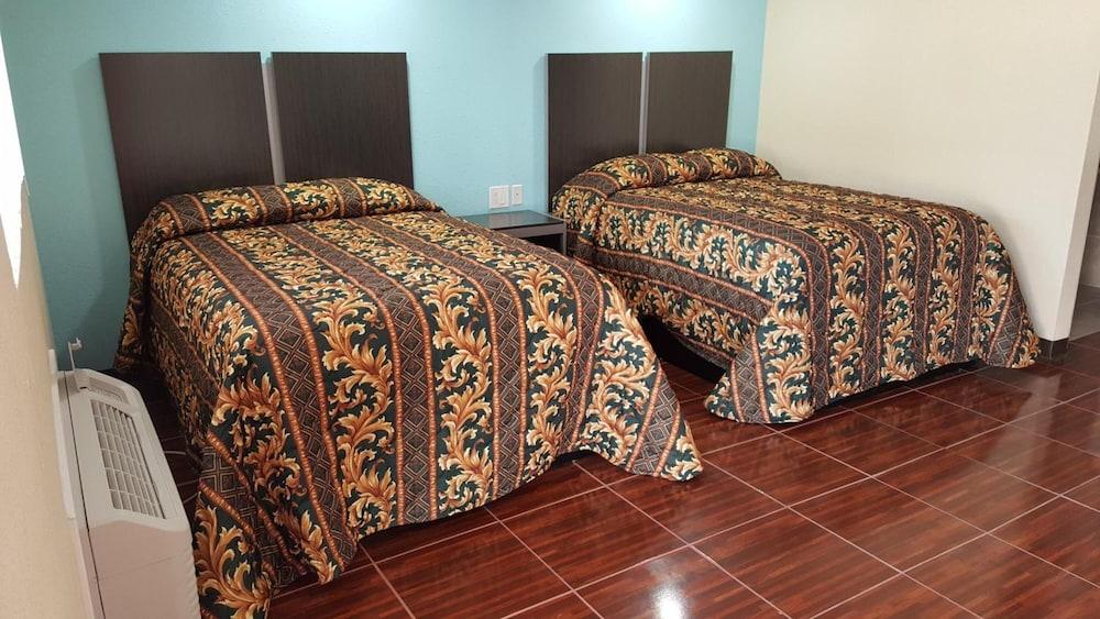 Luxury Inn & RV Park photo 4