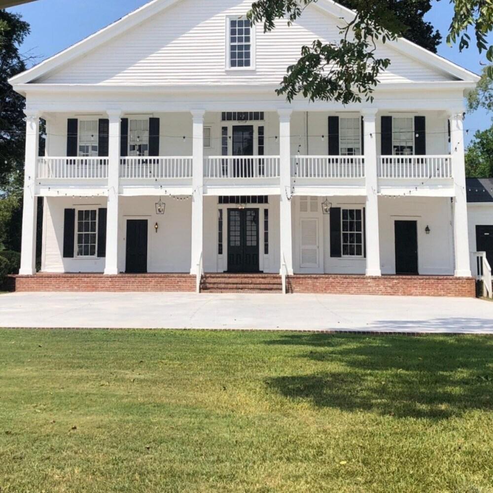 Historic Antebellum Manor photo 1