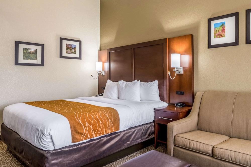 Comfort Inn & Suites Dayton North photo 10