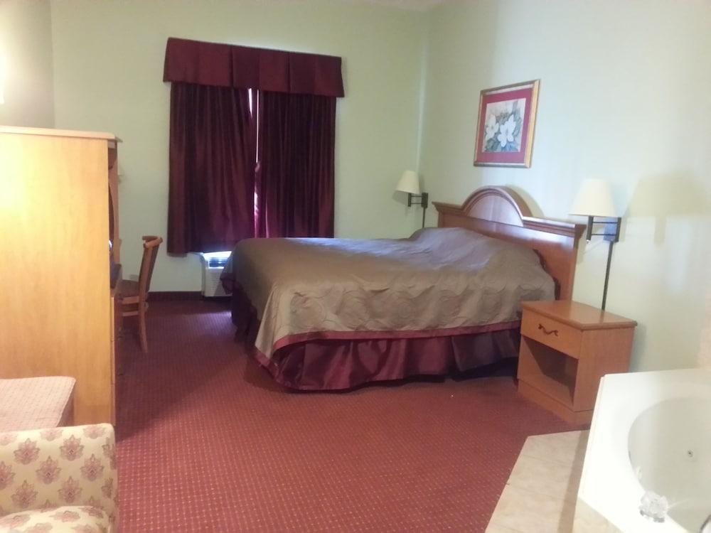 Super 8 by Wyndham Pascagoula photo 4