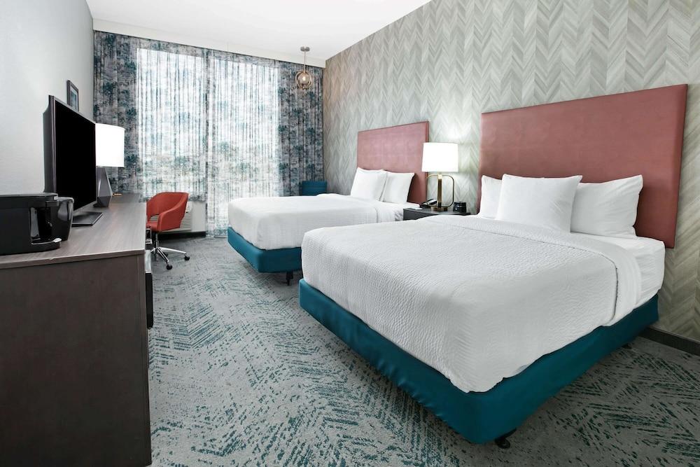 La Quinta Inn & Suites by Wyndham DFW West-Glade Parks photo 13