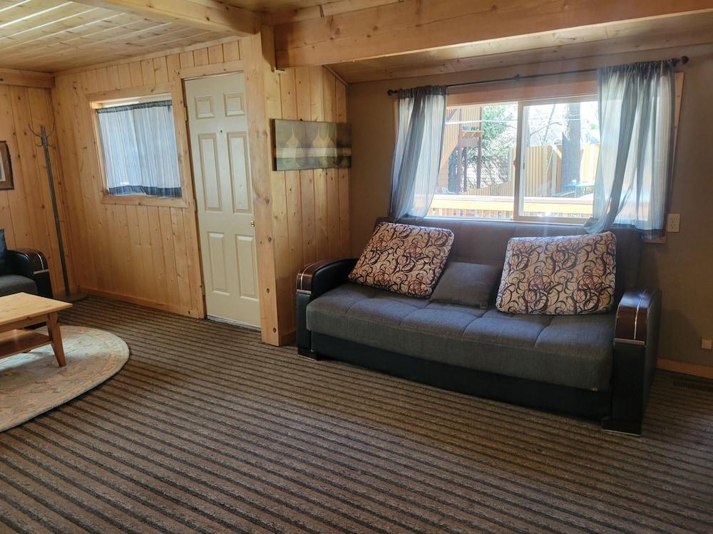 Sleepy Hollow Cabins and Hotel photo 16