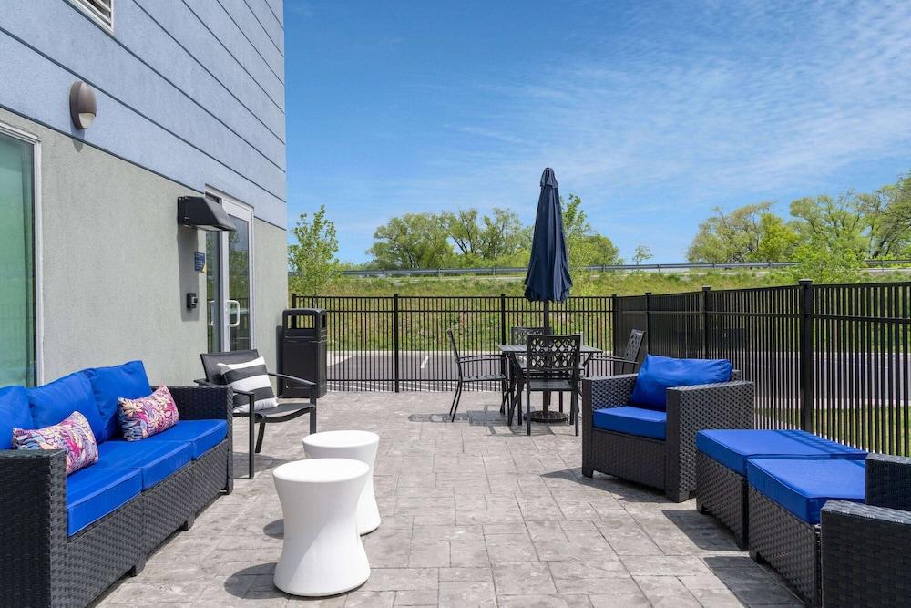 Microtel Inn & Suites by Wyndham Winchester photo 23