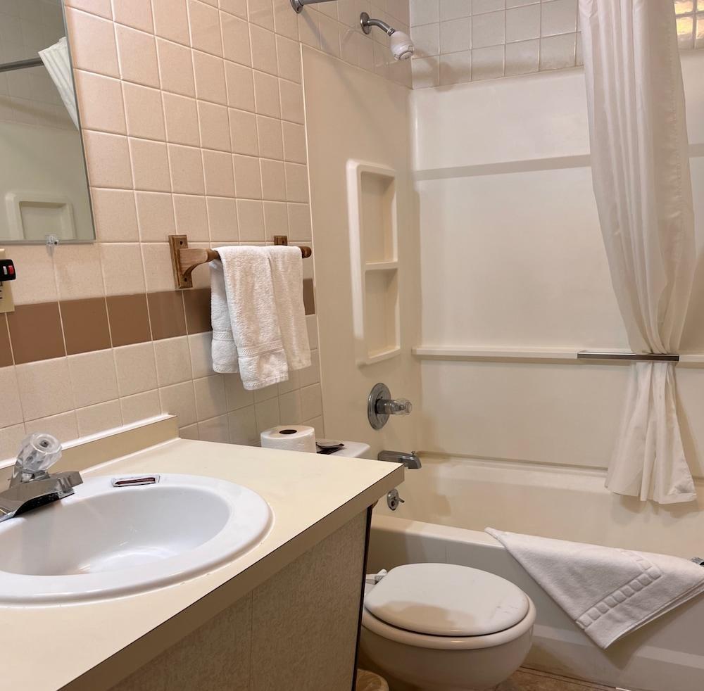 Oswego Inn photo 27