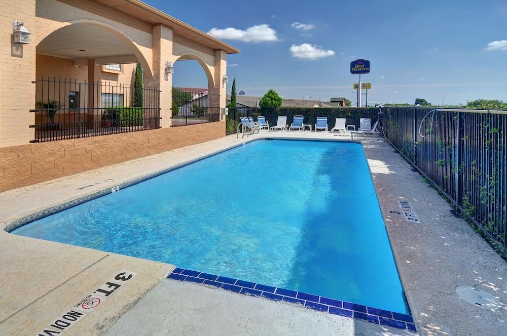 Super 8 by Wyndham Decatur Texas photo 7