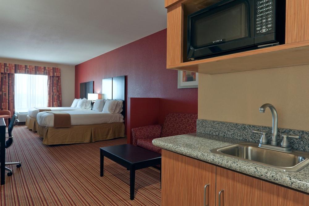 Holiday Inn Express and Suites Winona North by IHG photo 5