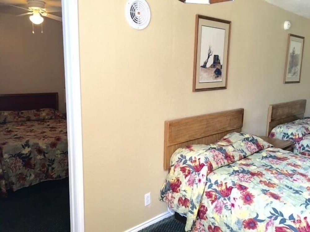 Ranch House Inn and Suites photo 6