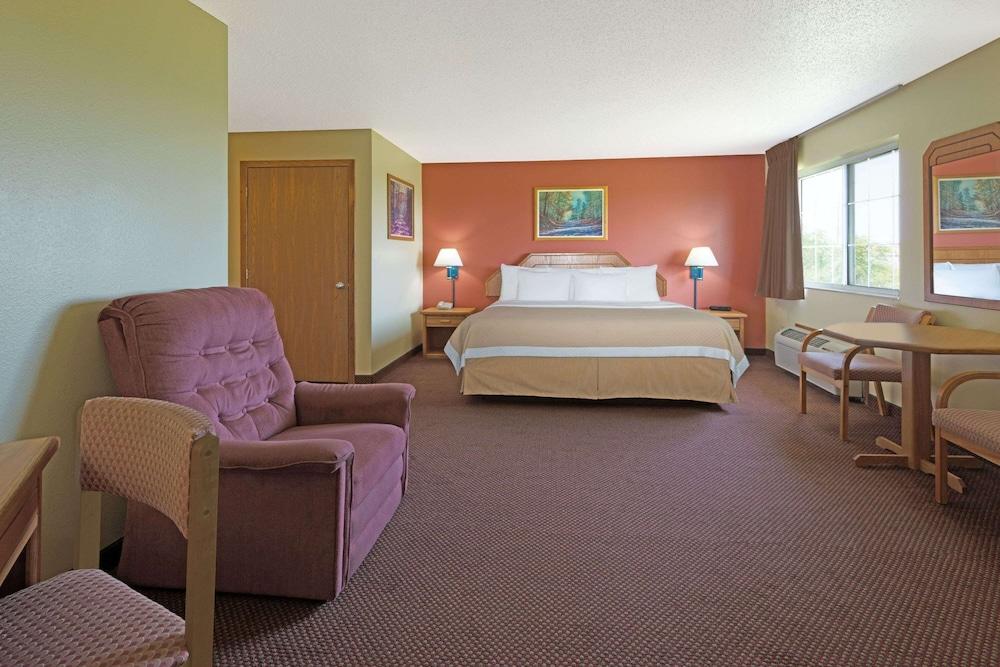 Days Inn by Wyndham Cameron photo 12