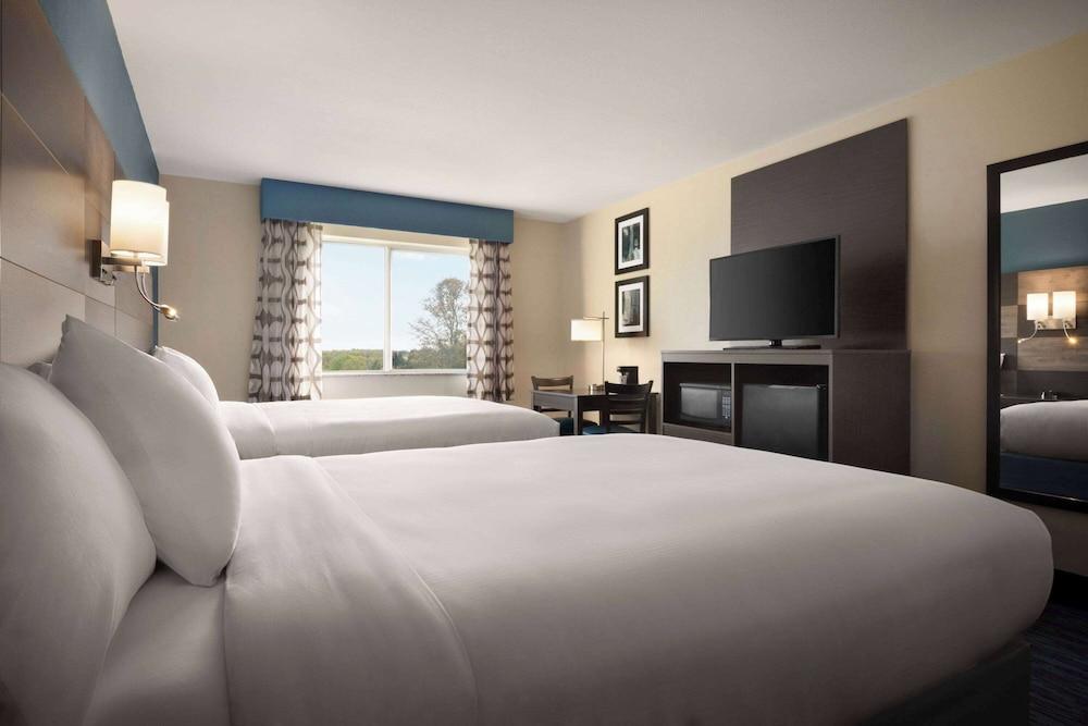 AmericInn by Wyndham Dodgeville photo 9