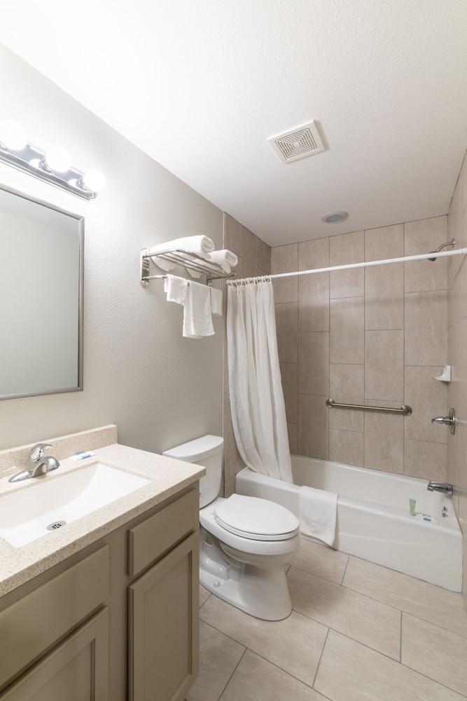 Budget Inn & Suites photo 26