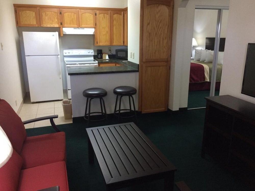 Travel Inn & Suites photo 14