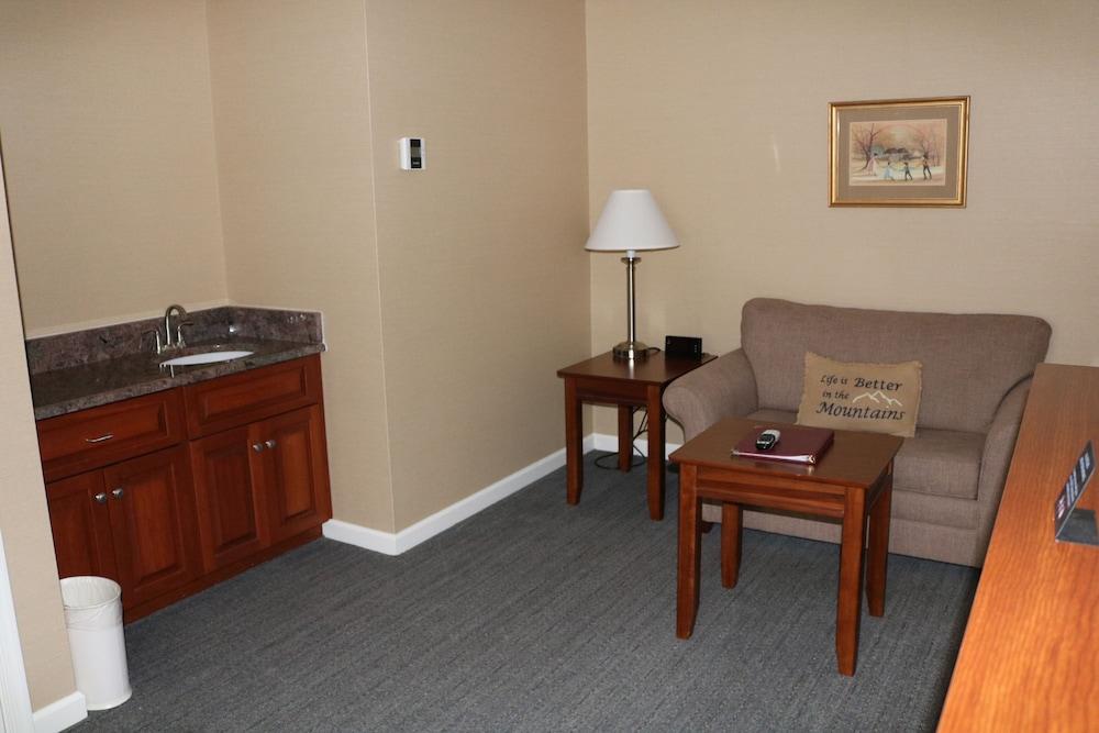 The Village Inn Harrisonburg photo 43