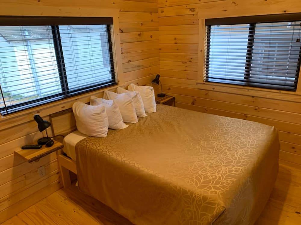 Waterfront Inn - Mackinaw City photo 11