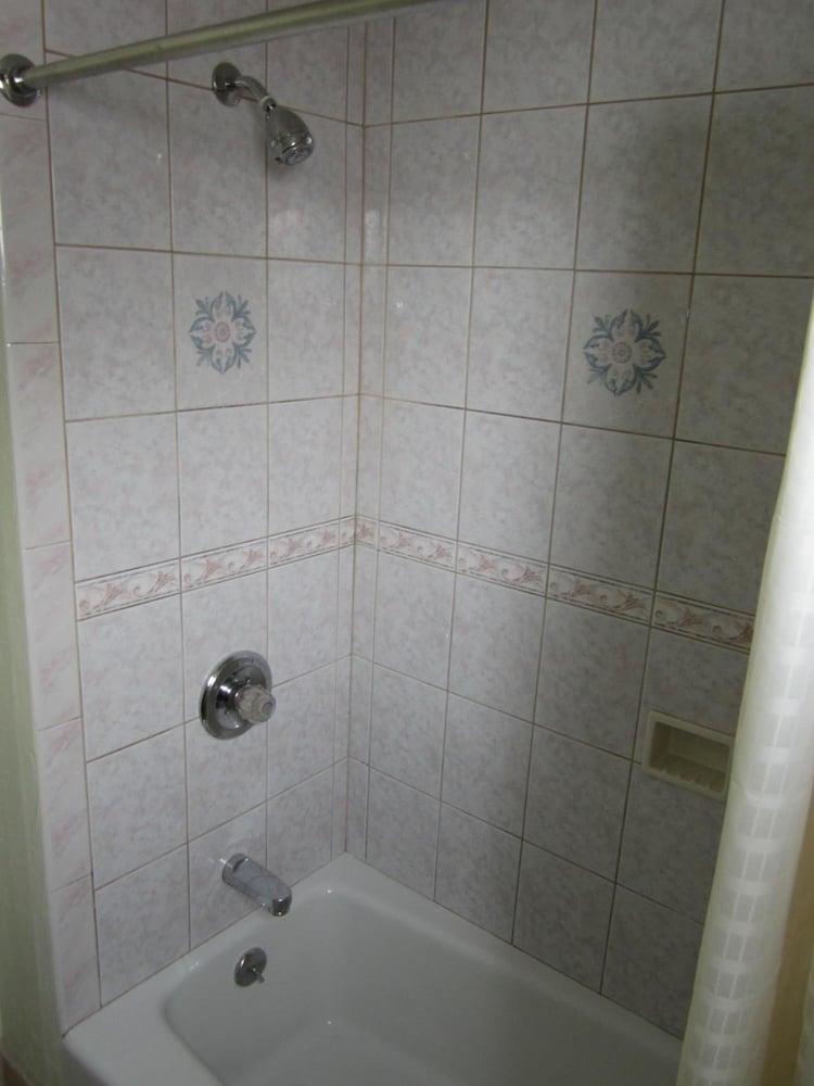 Civic Center Lodge photo 21