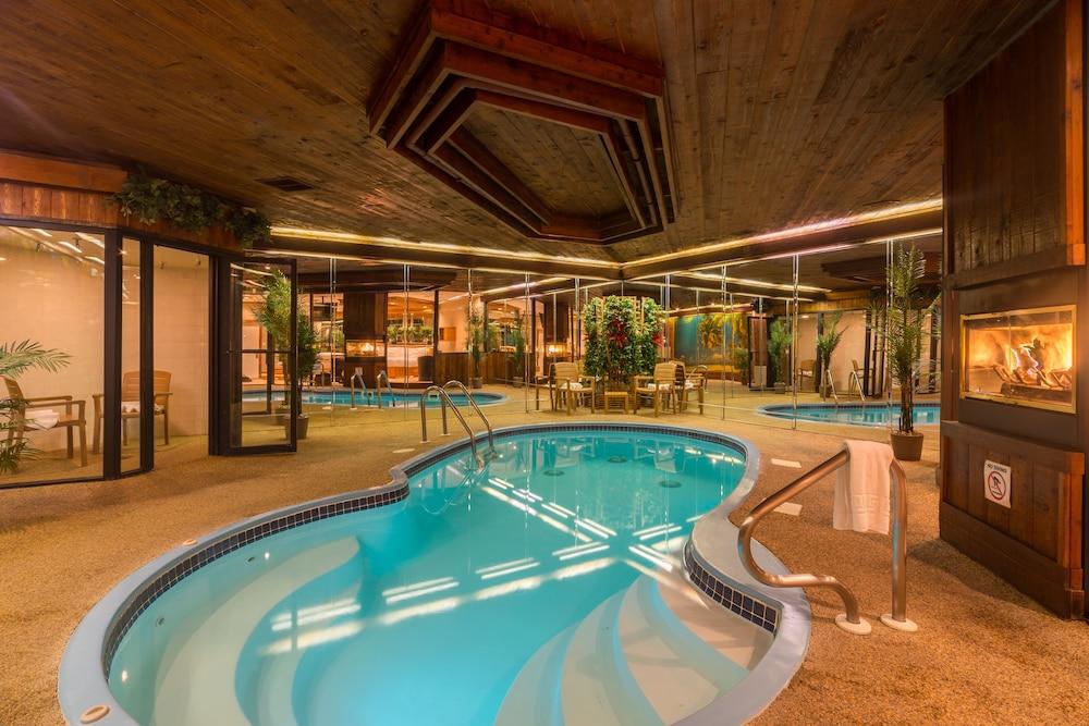 Sybaris Pool Suites Mequon photo 15