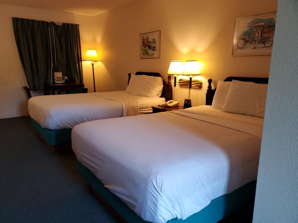 Voyager Inn photo 11