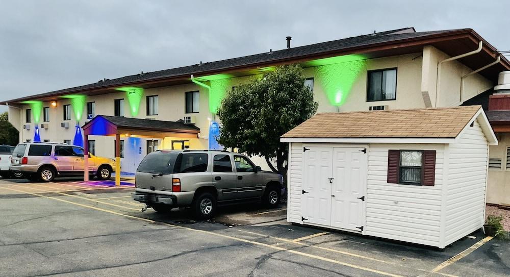 Budget Host Inn Buffalo photo 11