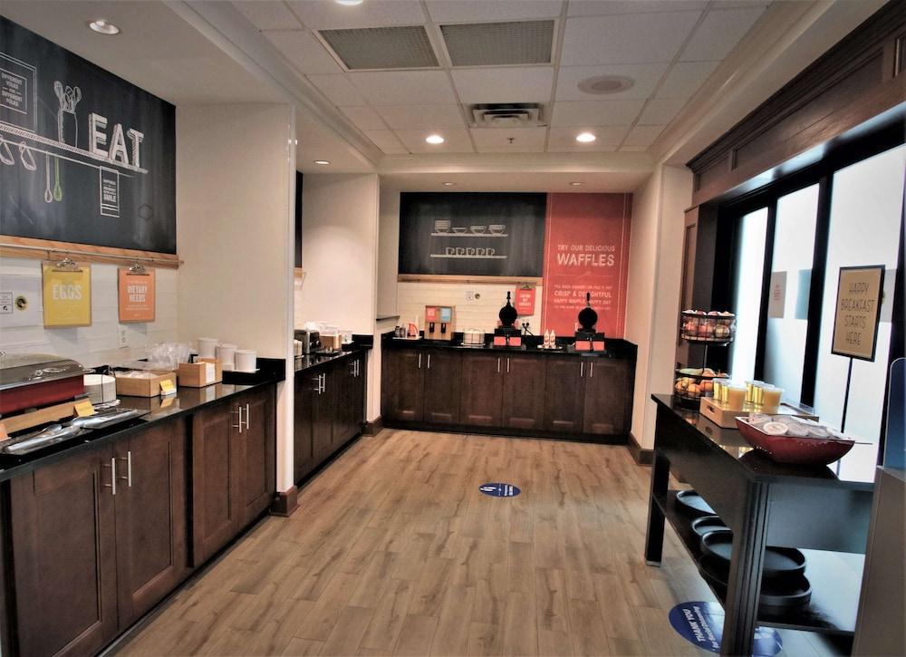 Hampton Inn & Suites Jacksonville - Beach Blvd/Mayo Clinic photo 23