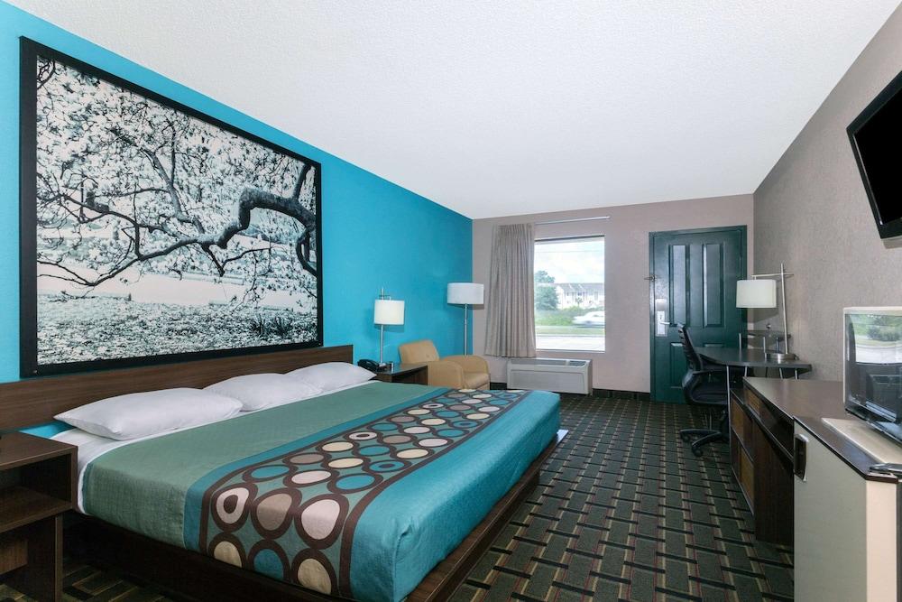 Super 8 by Wyndham Brunswick South/I-95 photo 5