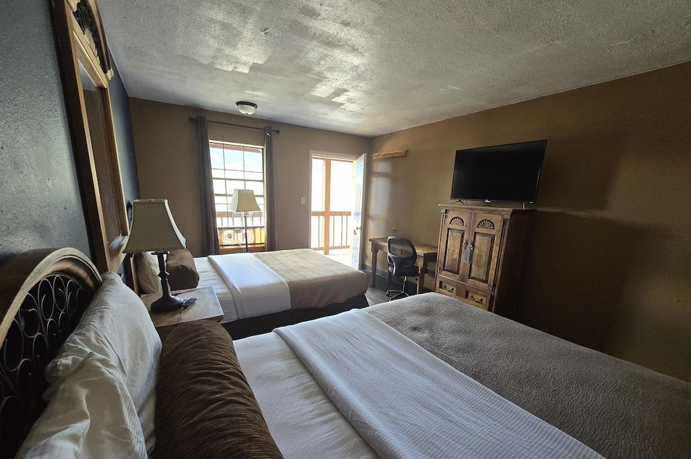 Econo Lodge Eagle Nest photo 52