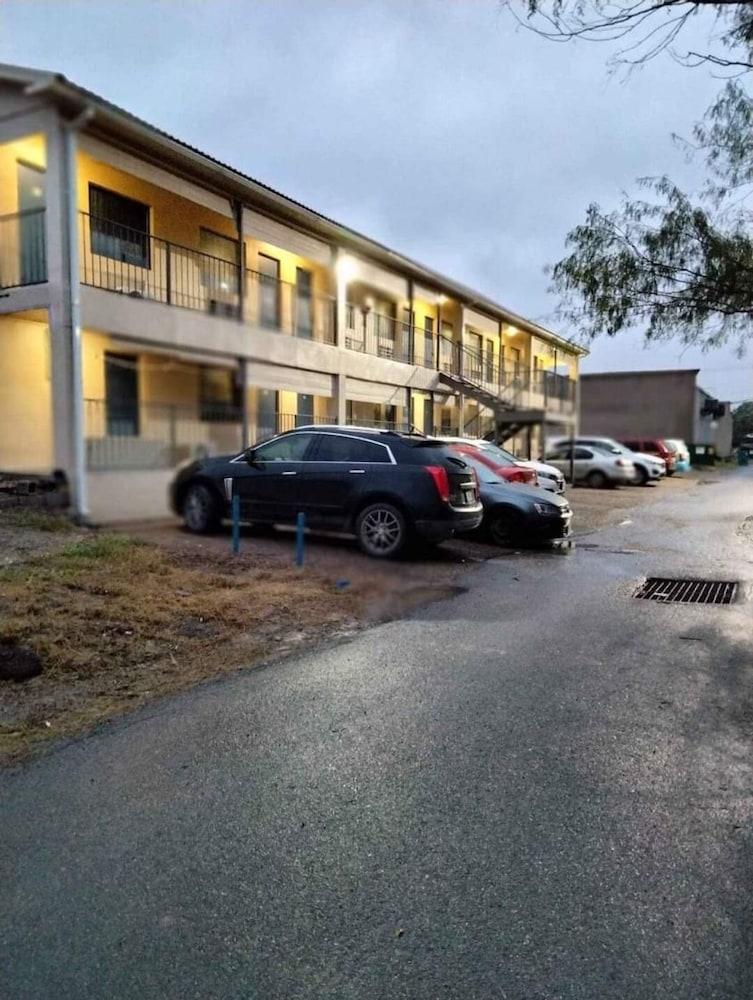 Pharr Executive Inn photo 7