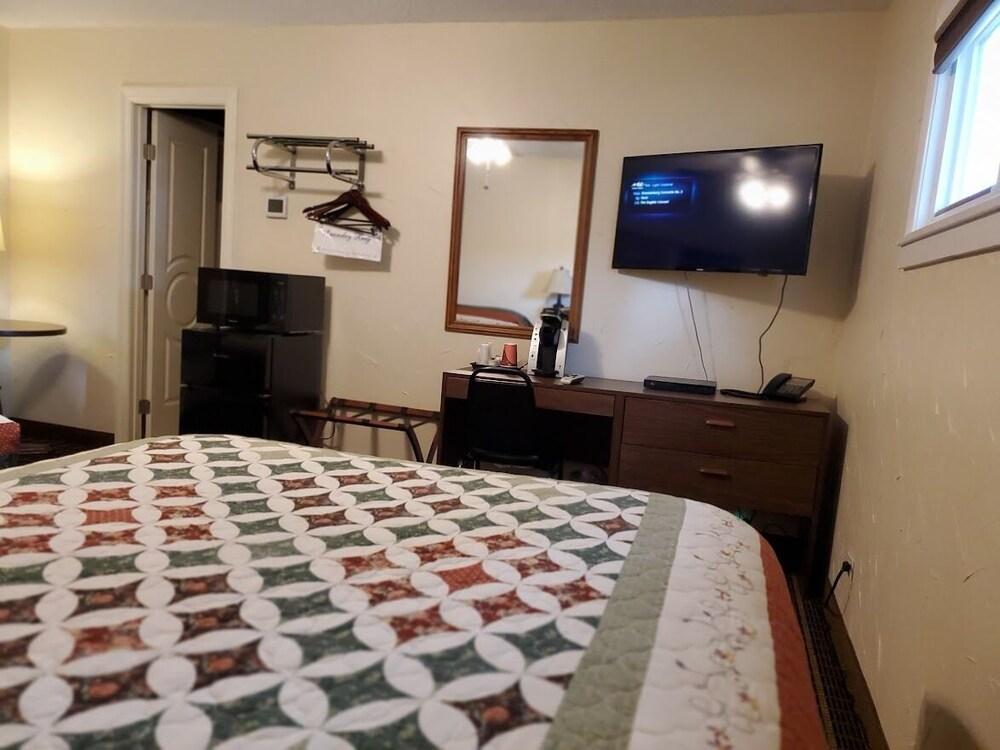 Three Forks Lewis & Clark Motel photo 28