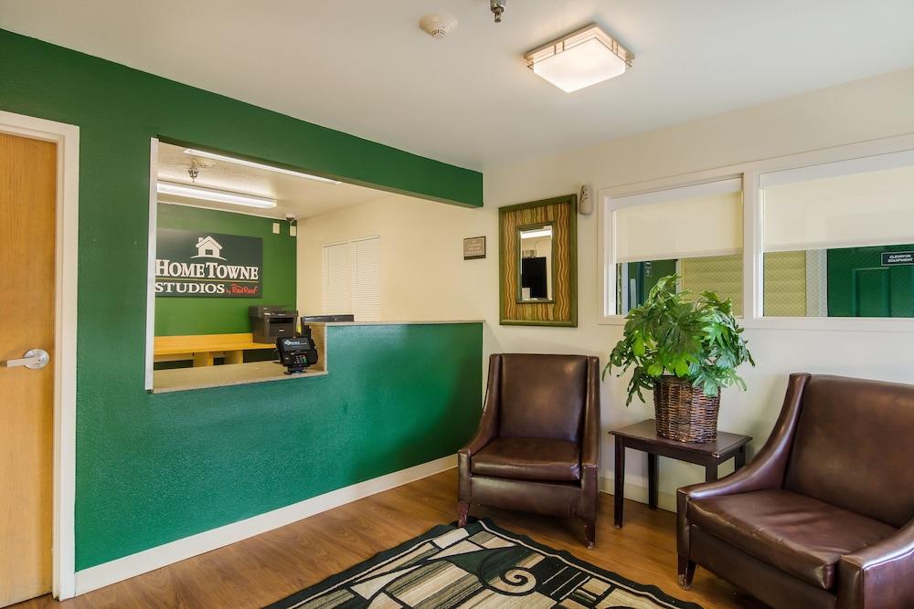 HomeTowne Studios By Red Roof Denver - Glendale/ Cherry Creek photo 3