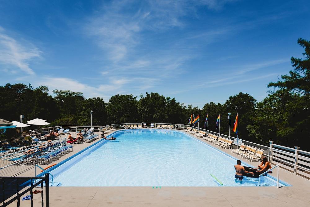 Rainbow Mountain Resort — hotel in East Stroudsburg
