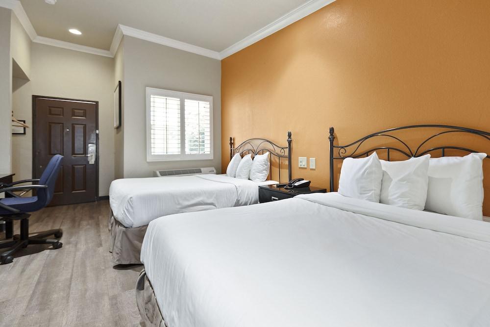 Le Blanc Inn & Suites photo 59