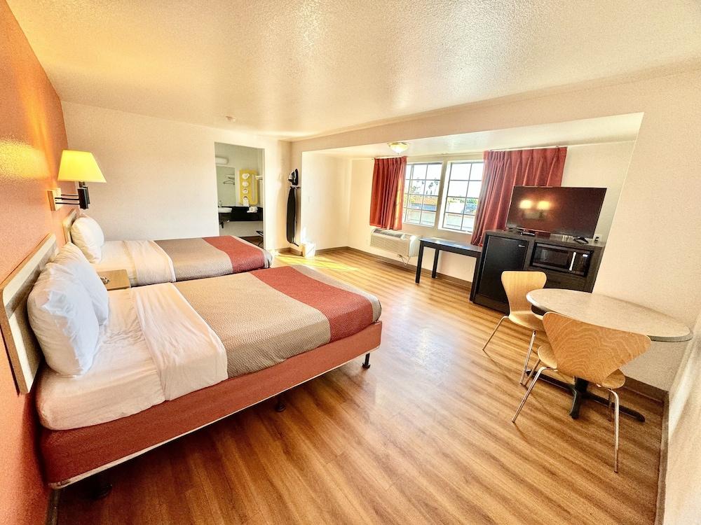 Studio 6 Suites – Bellflower, Ca  - Los Angeles photo 7
